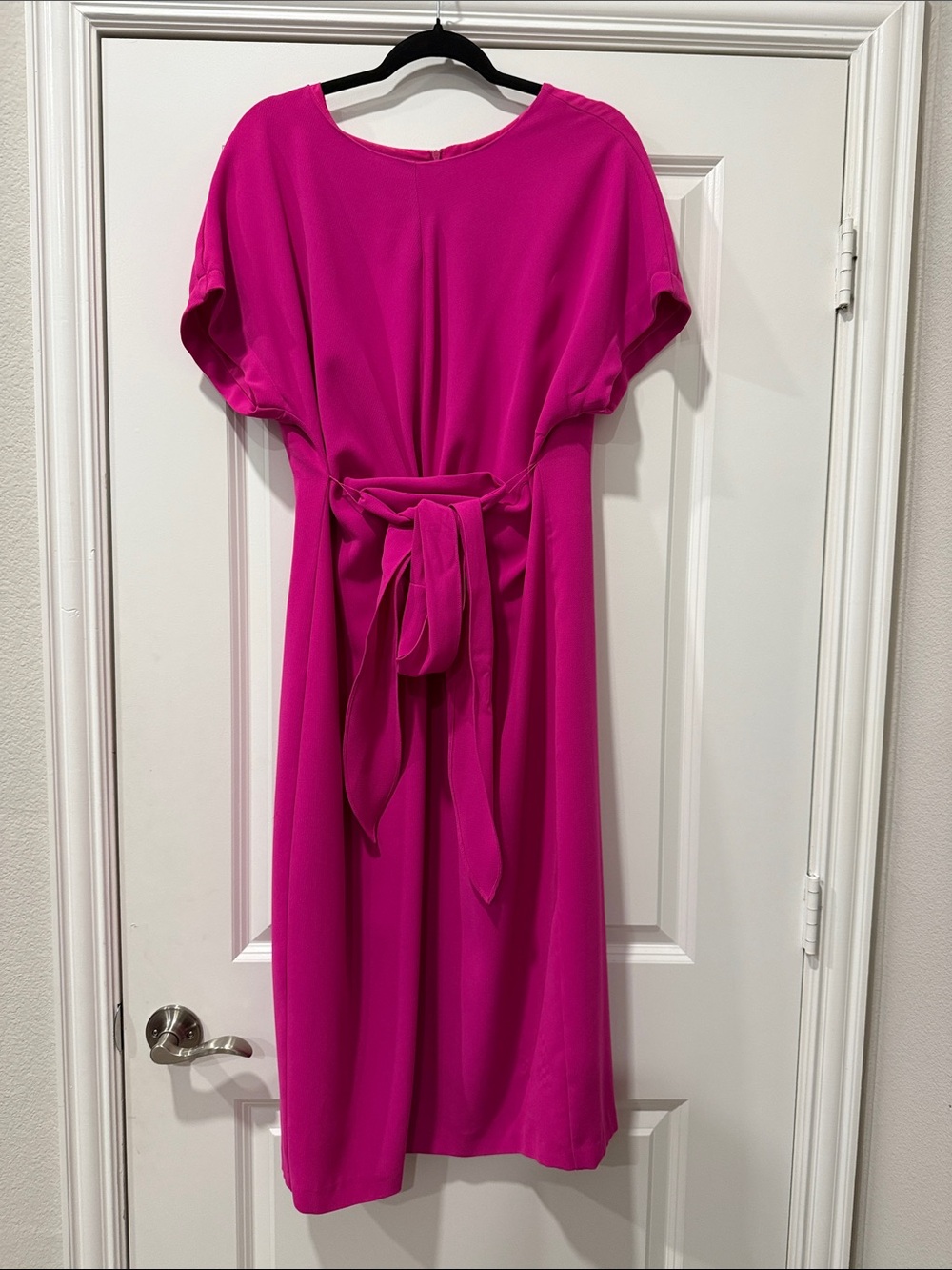 Gibson Latimer Bright Fuchsia Tie-Waist Midi Dress with front slit Sz Large EUC